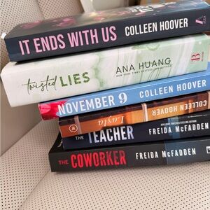Colleen Hoover and Freida McFadden Book Set